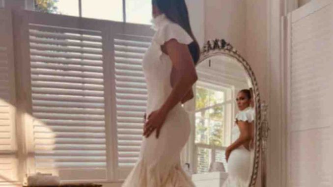 Jennifer Lopez de vestido de novia