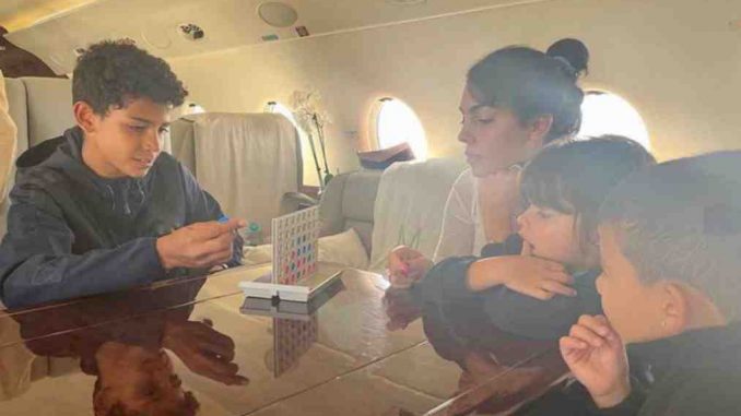 Georgina Rodriguez con sus hijos